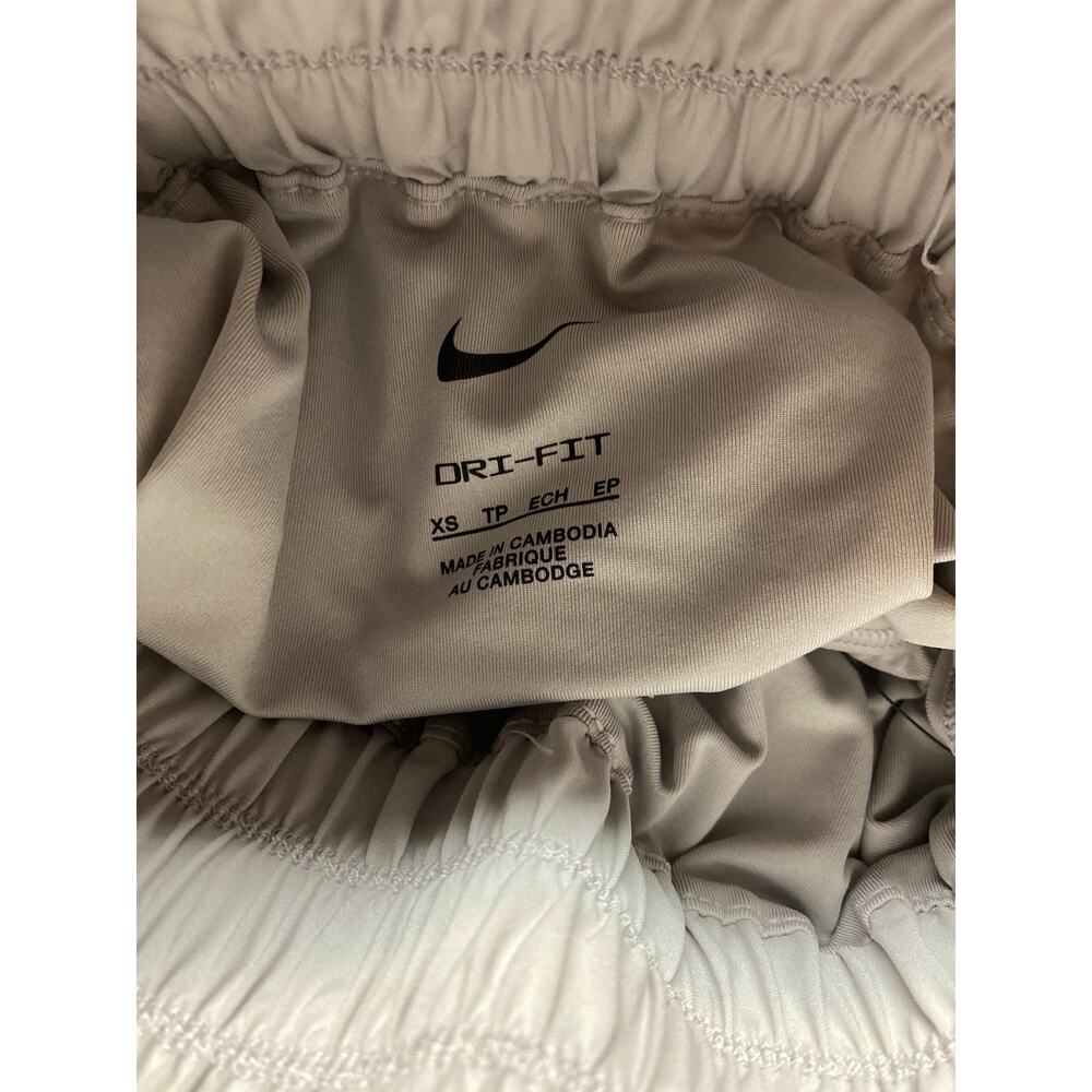 Nike Women's XS High Waist Loose Fit Training Shorts Light Gray Athletic Gym NWT - Picture 4 of 6